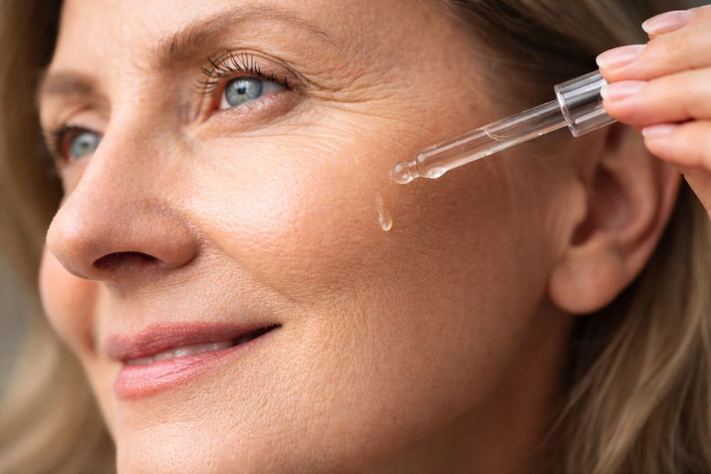 Роль ретиноидов в уходе за кожей: от дерматологии до anti-age